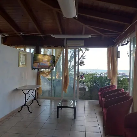 Frühstückspension Spacious Double A Stone Throw From The Sea Pineto
