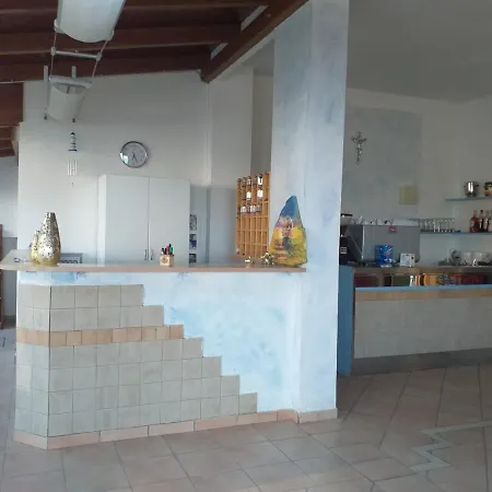 Frühstückspension Spacious Double A Stone Throw From The Sea Pineto