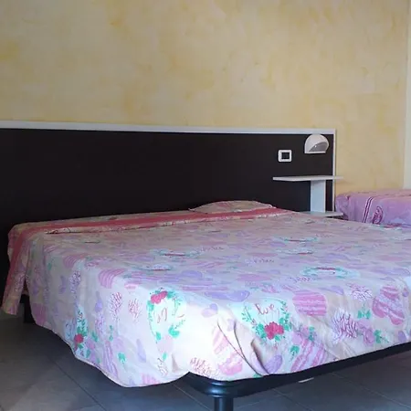 Spacious Double A Stone Throw From The Sea Bed & Breakfast 3*