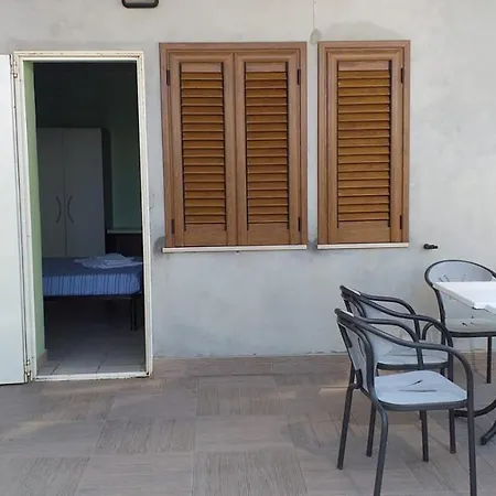 Spacious Double Room A Stone Throw From The Sea Гостевой дом Пинето