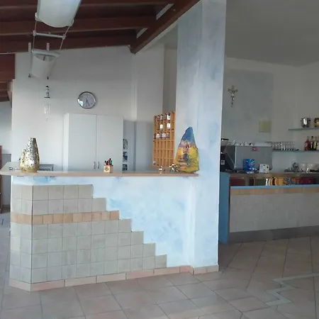 Spacious Double A Stone Throw From The Sea Frühstückspension 3*