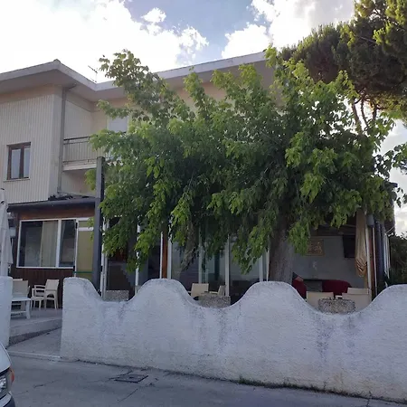 Frühstückspension Spacious Double A Stone Throw From The Sea Pineto