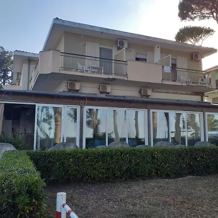 Frühstückspension Spacious Double A Stone Throw From The Sea 3*