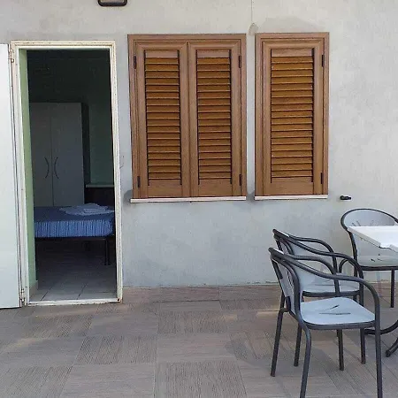 Spacious Double A Stone Throw From The Sea Frühstückspension 3*