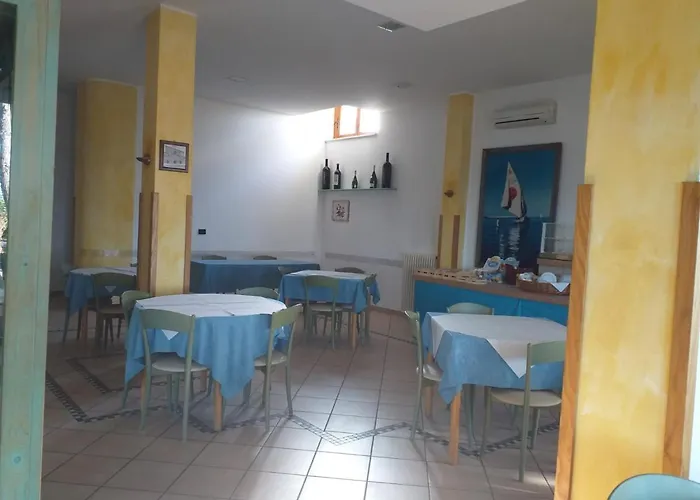 Spacious Double A Stone Throw From The Sea Oda ve Kahvaltı