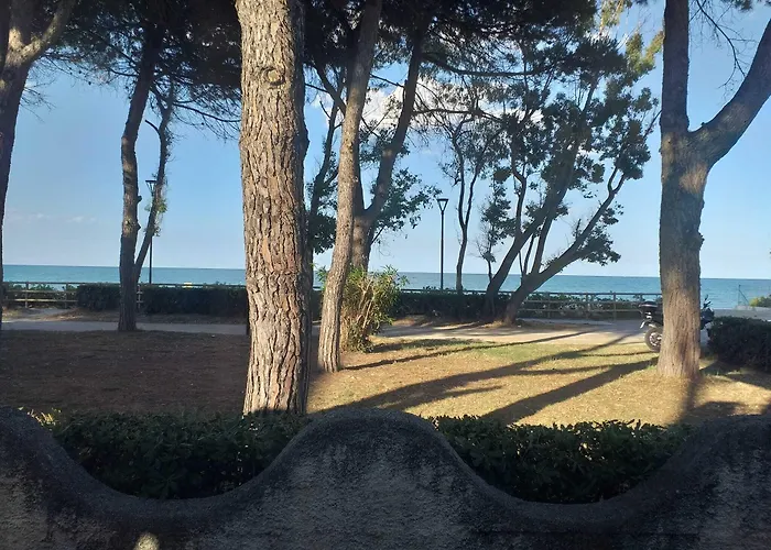 Oda ve Kahvaltı Spacious Double A Stone Throw From The Sea