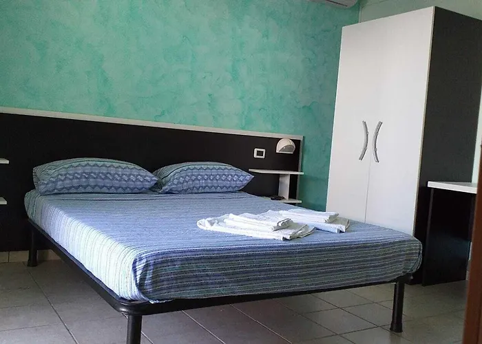 Oda ve Kahvaltı Spacious Double A Stone Throw From The Sea