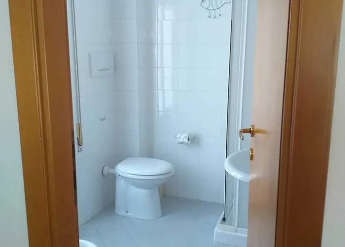 Spacious Double A Stone Throw From The Sea Oda ve Kahvaltı Pineto