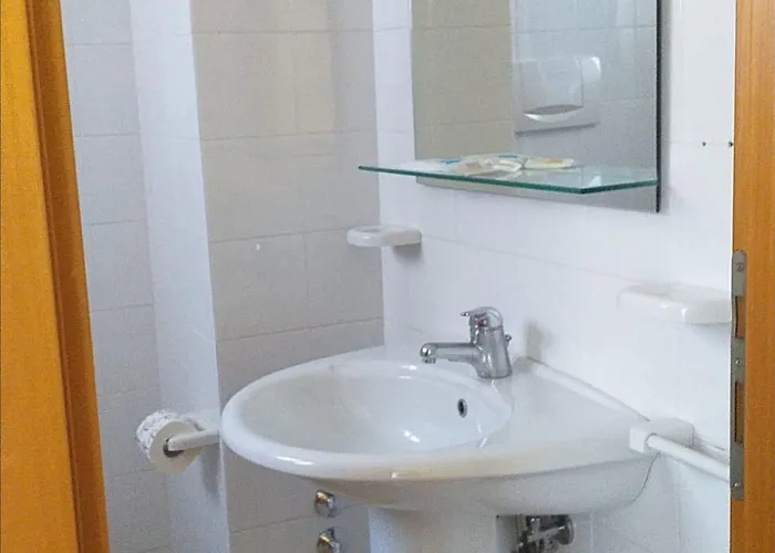 Spacious Double A Stone Throw From The Sea Pineto