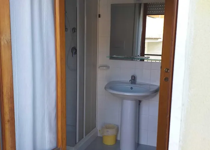 Spacious Double A Stone Throw From The Sea Bed & Breakfast